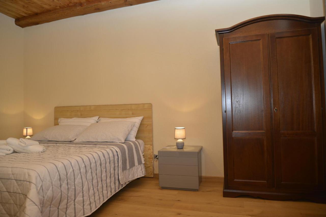 Agriturismo Ai Pruesot Bed & Breakfast Bagnolo Piemonte Bagian luar foto